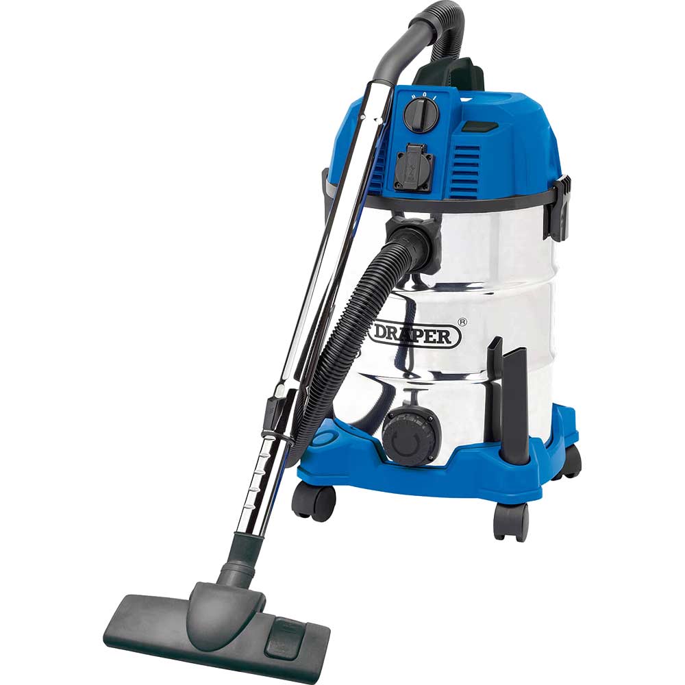 Draper 30L Wet & Dry Vacuum Cleaner With Integrated 230v Power Socket 1600W 240v