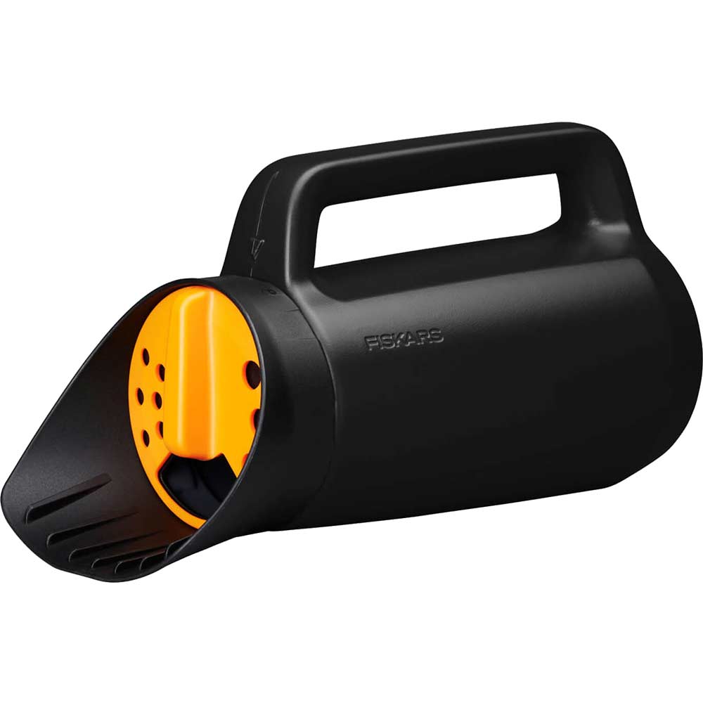 Image of Fiskars SOLID Handheld Salt, Sand and Seed Spreader