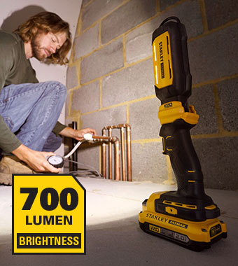 Impressive brightness at
700 lumens on full power. Stanley FatMax V20 18v Cordless Pivot LED Work Light 700 lumens SFMCL050