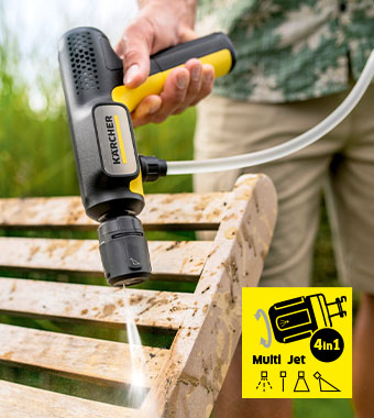 Kärcher OC Handheld Compact – 4-in-1 Multi Jet Kärcher OC Handheld Compact cleaner rinsing a wooden bench, with 4-in-1 Multi Jet nozzle