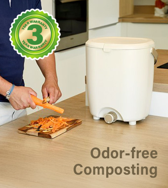 Airtight, ergonomic lid eliminates
odours and features an easy-to-use
latch system. Hozelock Pure Bokashi Kitchen Composter 100-100-498