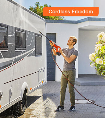 Cordless Freedom
No restricting power cord for
greater freedom and flexibility. Flymo EasiClean Li Cordless Low Pressure Washer