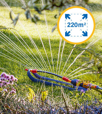 High-performance sled sprinkler with 220m² even
coverage and innovative 3D control helps to avoid
wasted water, provides even coverage and most
importantly, does not get the user wet. Hozelock AquaSave Pro Rectangular Garden Sprinkler