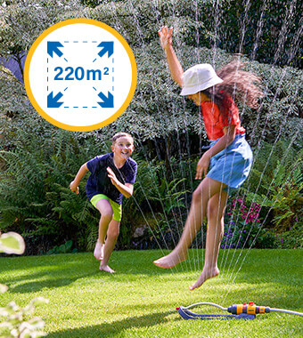 High-performance sled sprinkler
with 220m² even coverage. Hozelock Plus Rectangular Garden Sprinkler