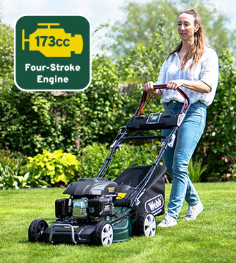 Equipped with a powerful 173cc four-stroke
engine, you’ll be able to easily trim large
areas with ease. Webb WER510ES Petrol 173cc engine Self-Propelled Electric Start Lawnmower 51cm