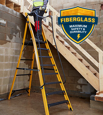 Seven-layer fibreglass rails that
are highly resistant to weathering. Werner MEGASTEP 30090818 Fibreglass Swingback HolsterTop StepLadder