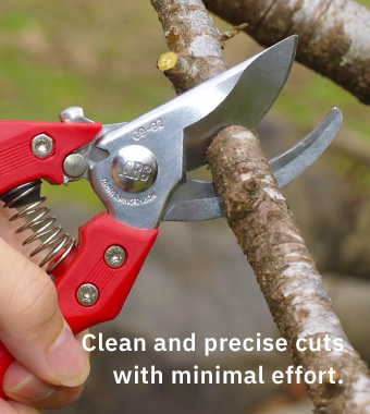 High-quality Japanese steel delivers
clean and precise cuts with minimal
effort, even on thicker branches. ARS CB-Z Single-Hand Locking Bypass Secateurs Pruning shears