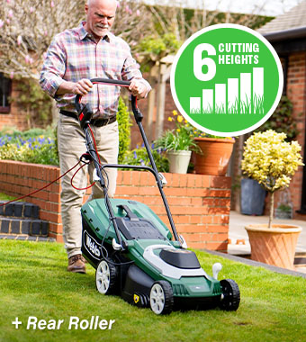 6 CUTTING HEIGHTS
Simply raise the single lever to lower the blade
for cutting lengths of grass from 25-75mm. Webb WEER40RR Classic Supreme Electric Rotary Lawnmower Rear Roller 40cmm 45-litre collection box