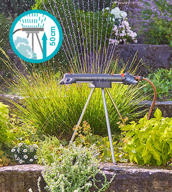Increased spraying range - even bed and plant
irrigation from a height of 50 cm Gardena Sprinkler Tripod irrigation spraying range elevation