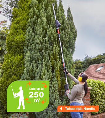 Cut at heights of up to 3 meters when
the telescopic handle is fully extended. Flymo UltraCut Reach 420 Cordless Telescopic Long Hedge Trimmer