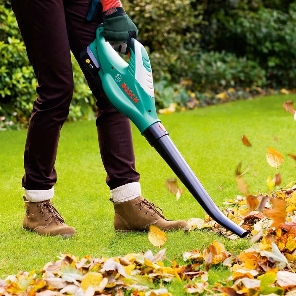 Bosch UNIVERSALLEAFBLOWER 18V-130 P4A 18v Cordless Garden Leaf Blower