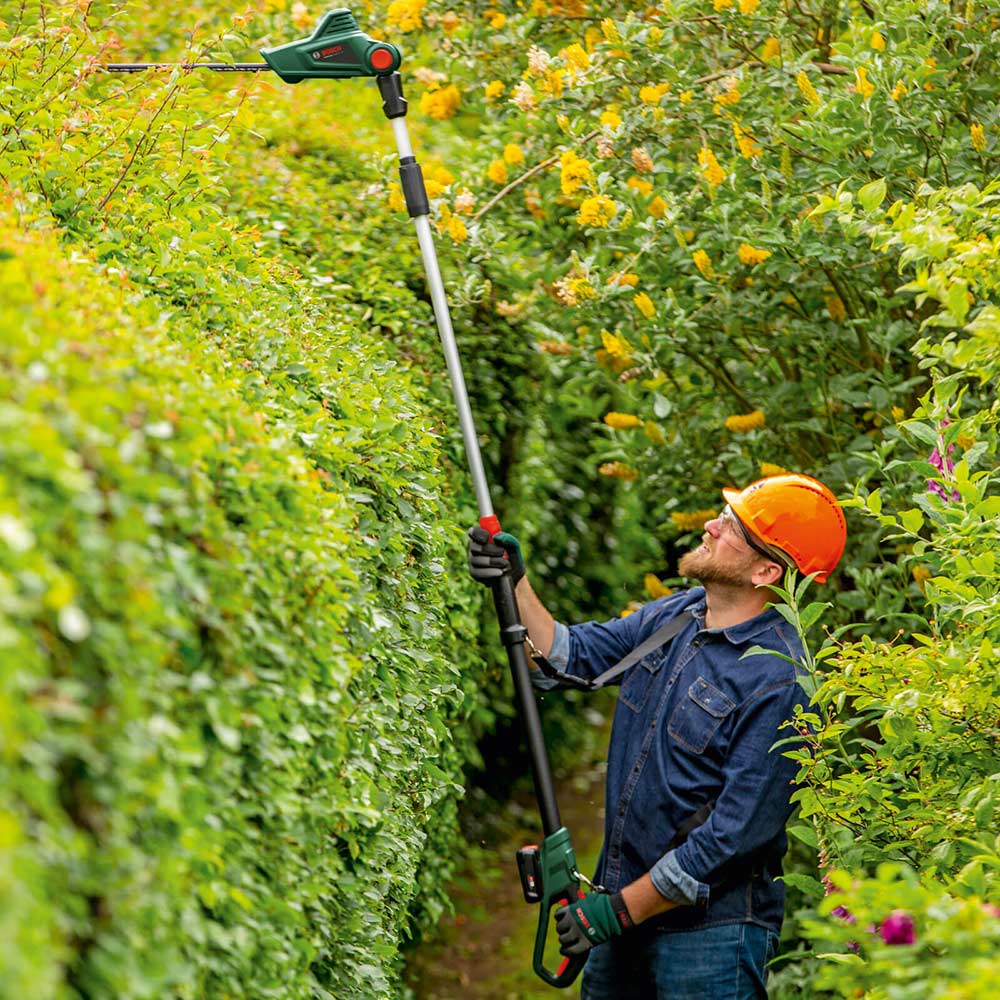 Bosch universal cordless extendable hedge cutter 2025