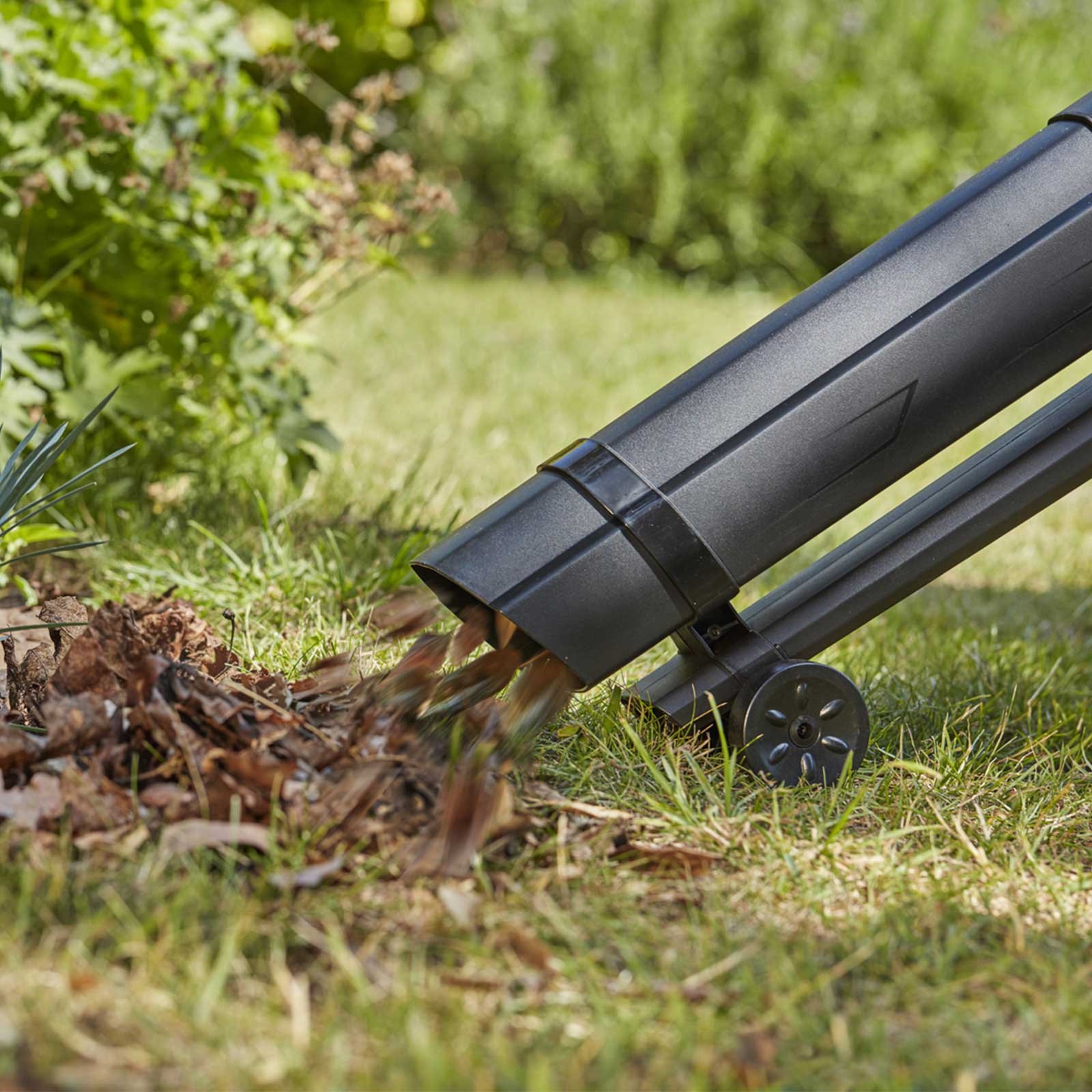 Black and Decker BCBLV36 36v Cordless Garden Vacuum and Leaf