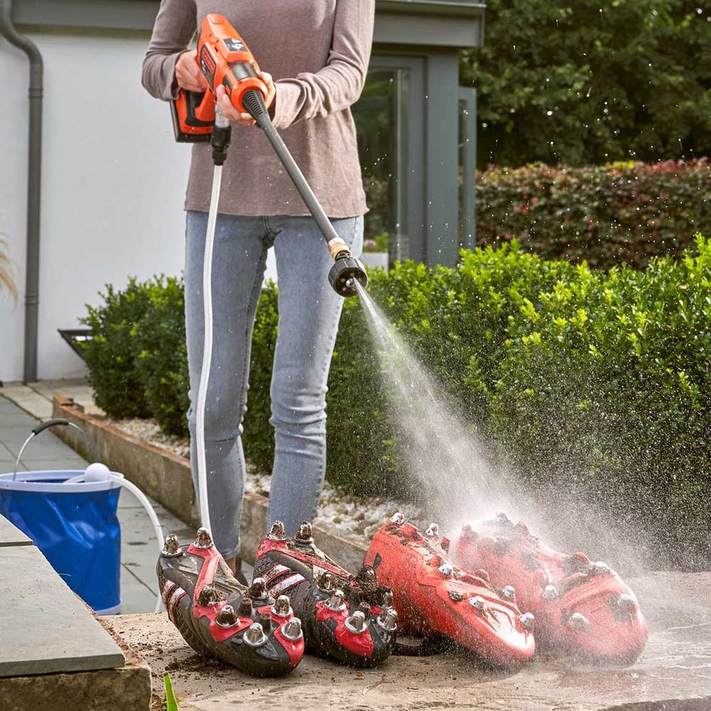 Black and Decker BCPC18 18v Cordless Pressure Washer