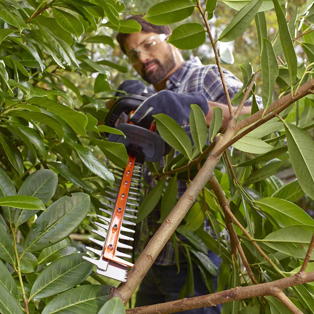 Black+Decker BEHT201 Heckenschere – 420 W, 45 Cm Klinge, Bis 16 Mm Aststärke