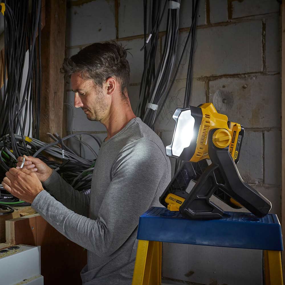 Stanley FatMax FMCL001B Battery Construction Light 18 V Rotating Head, Variable Luminosity, Battery and Charger