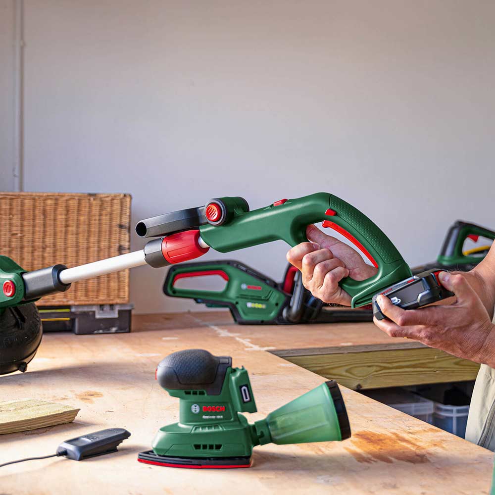 Bosch UNIVERSALGRASSCUT 18V 26 500 P4A 18v Cordless Grass Trimmer
