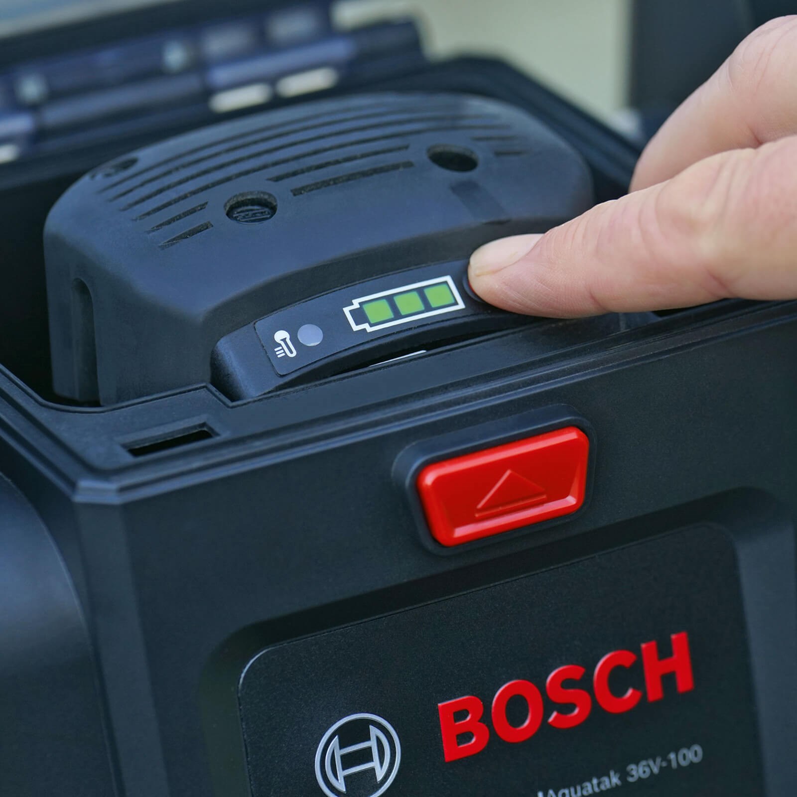 Bosch UNIVERSALAQUATAK 36V-100 36v Cordless Pressure Washer and Brush