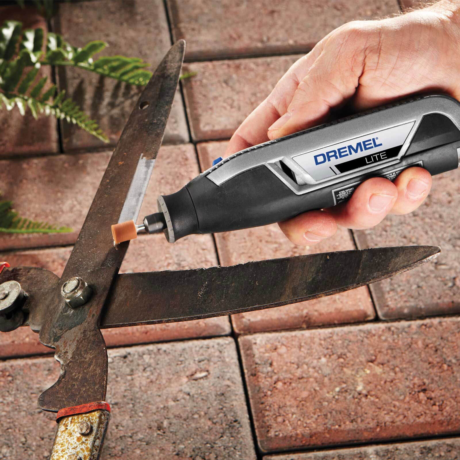 Dremel Lite 7760 Cordless Rotary Tool 3.6V Li-Ion with 15 Accessories  Variable Speed Rotary