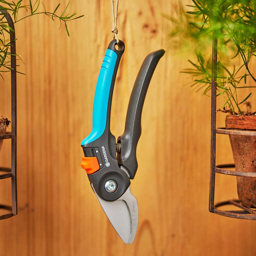 GARDENA PremiumCut Pro Fresh Wood Bypass Secateurs - 24mm Cutting Diameter, Made In Germany - View #13
