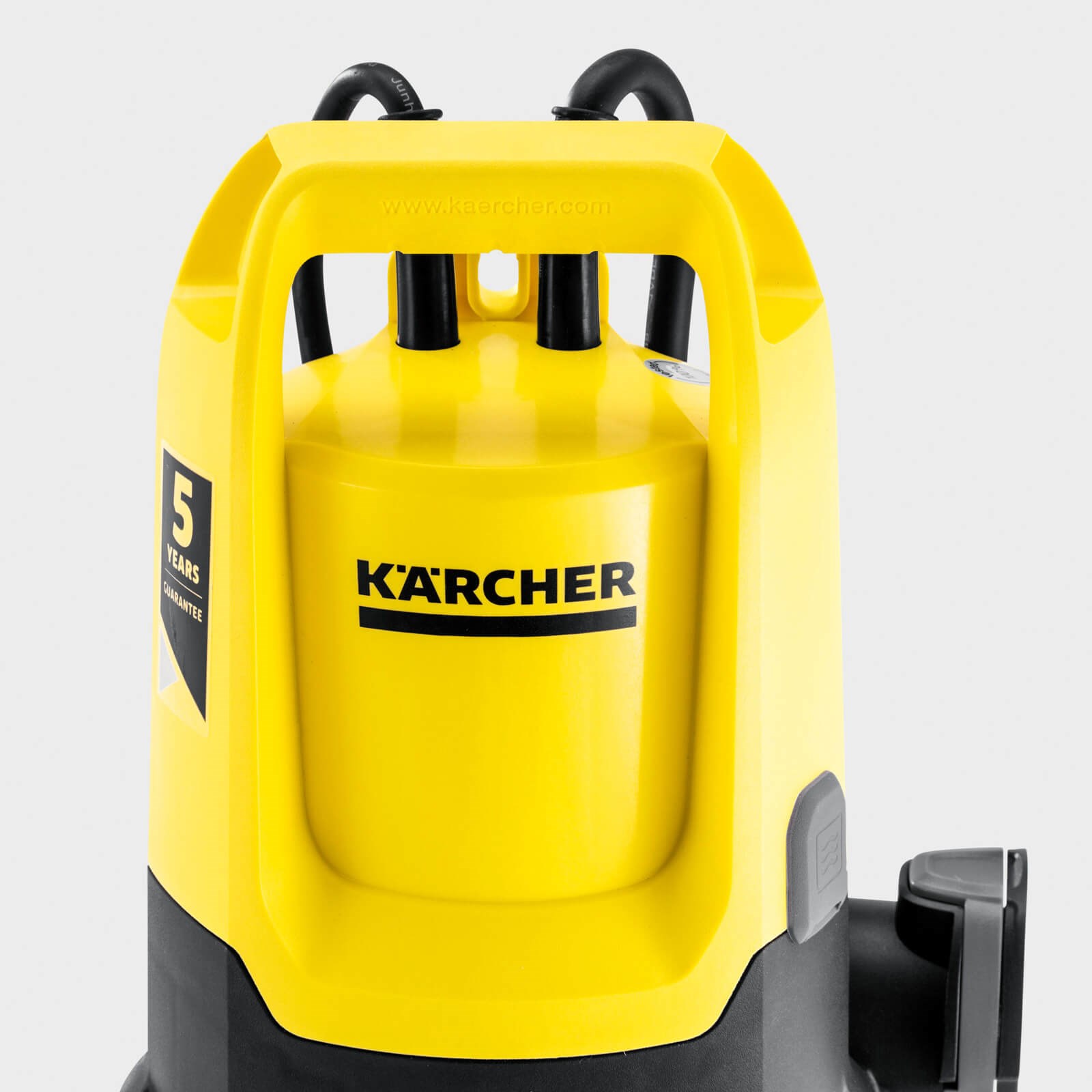Kärcher SP 9.000 Flat Sucking Submersible Pump Flow Rate 9,000 l/h  Immersion Depth Max. 7 m for Dirty Water with Particles up to a Size of 5  mm, Residual Water Height: 1 mm, Pressure: 0.6 bar : : DIY & Tools