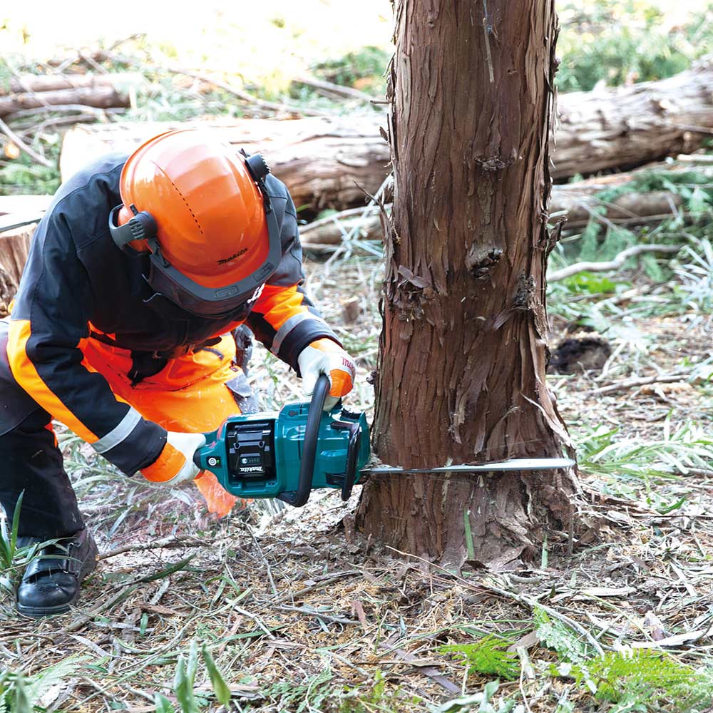 Makita UC026G 40v Max XGT Cordless Brushless Chainsaw 400mm