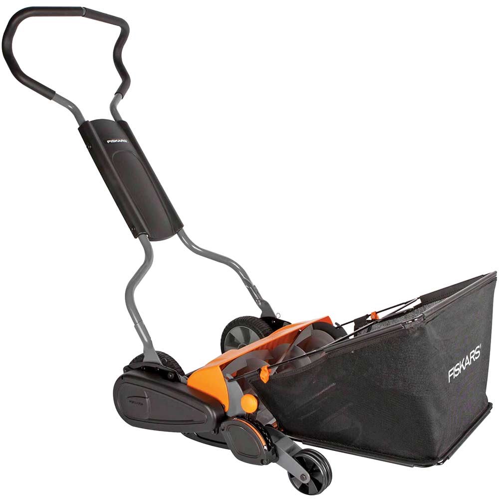 Fiskars Staysharp Max Reel Push Hand Cylinder Lawnmower with Grass