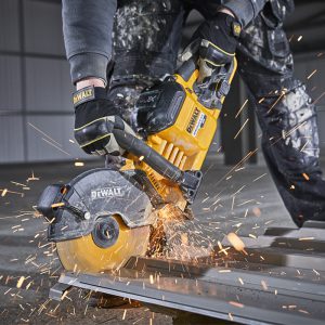 DeWalt DCS690 Cutting Metal