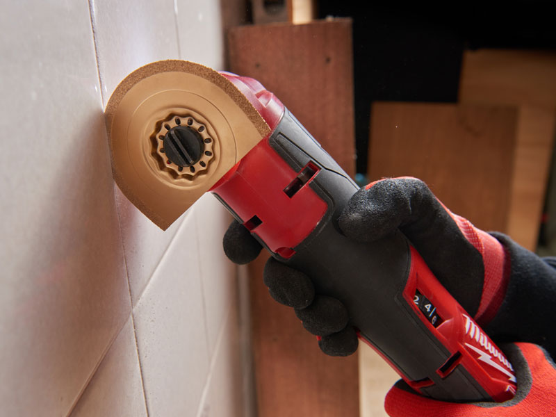 Oscillating Multi Tool Cutting Tile Grout