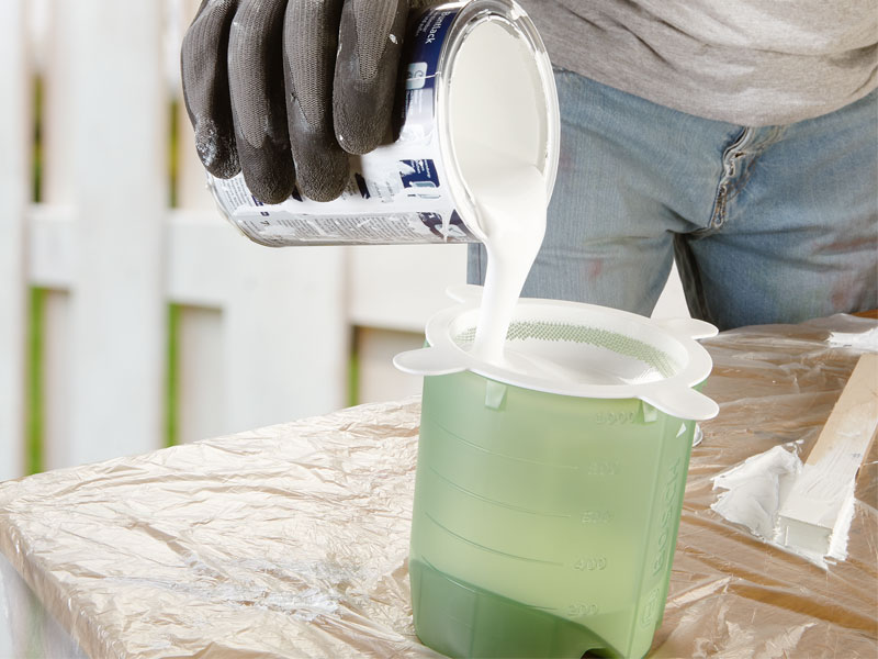 Filling Paint Sprayer Canister